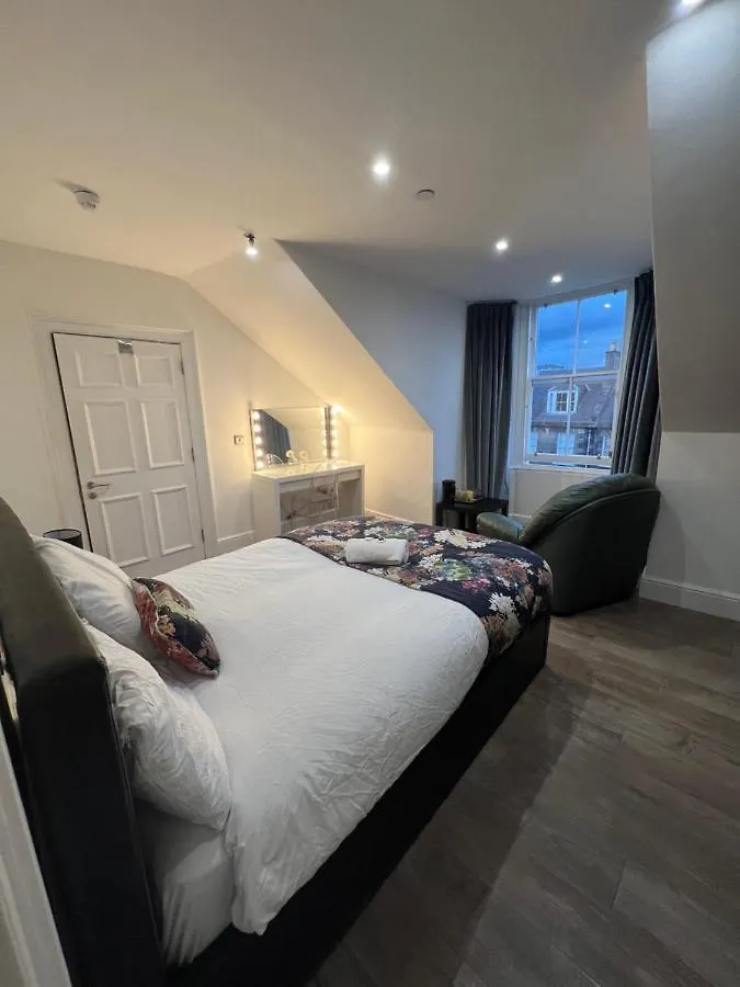Luxury Double Room W/ Private Bathroom Edinburgh Homestay